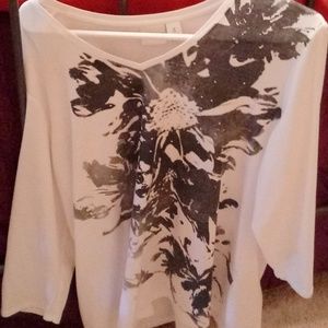 Chico's Zynergy v-neck top